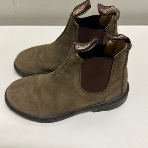 Size 12 kids series Chelsea boots rustic brown